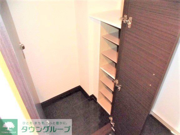 玄関　同タイプ代表写真となり設備仕様は一部異なる場合があります。