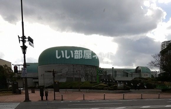 図書館　北九州市立　中央図書館（図書館）まで1235m