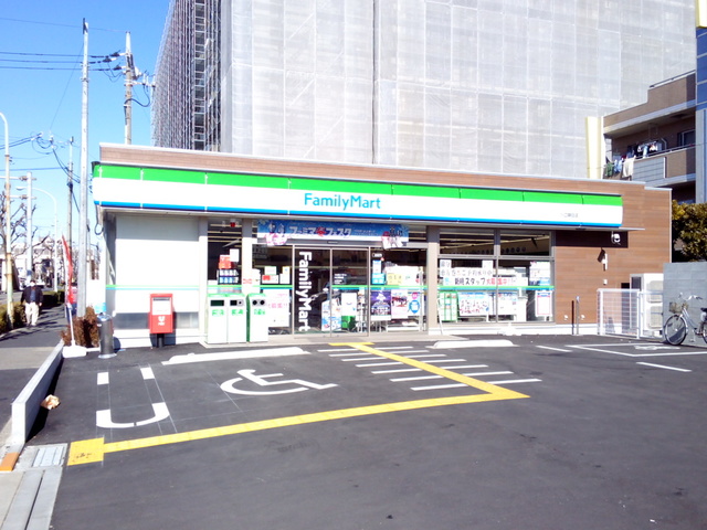コンビニ　ファミリーマート川口朝日店（コンビニ）まで555m