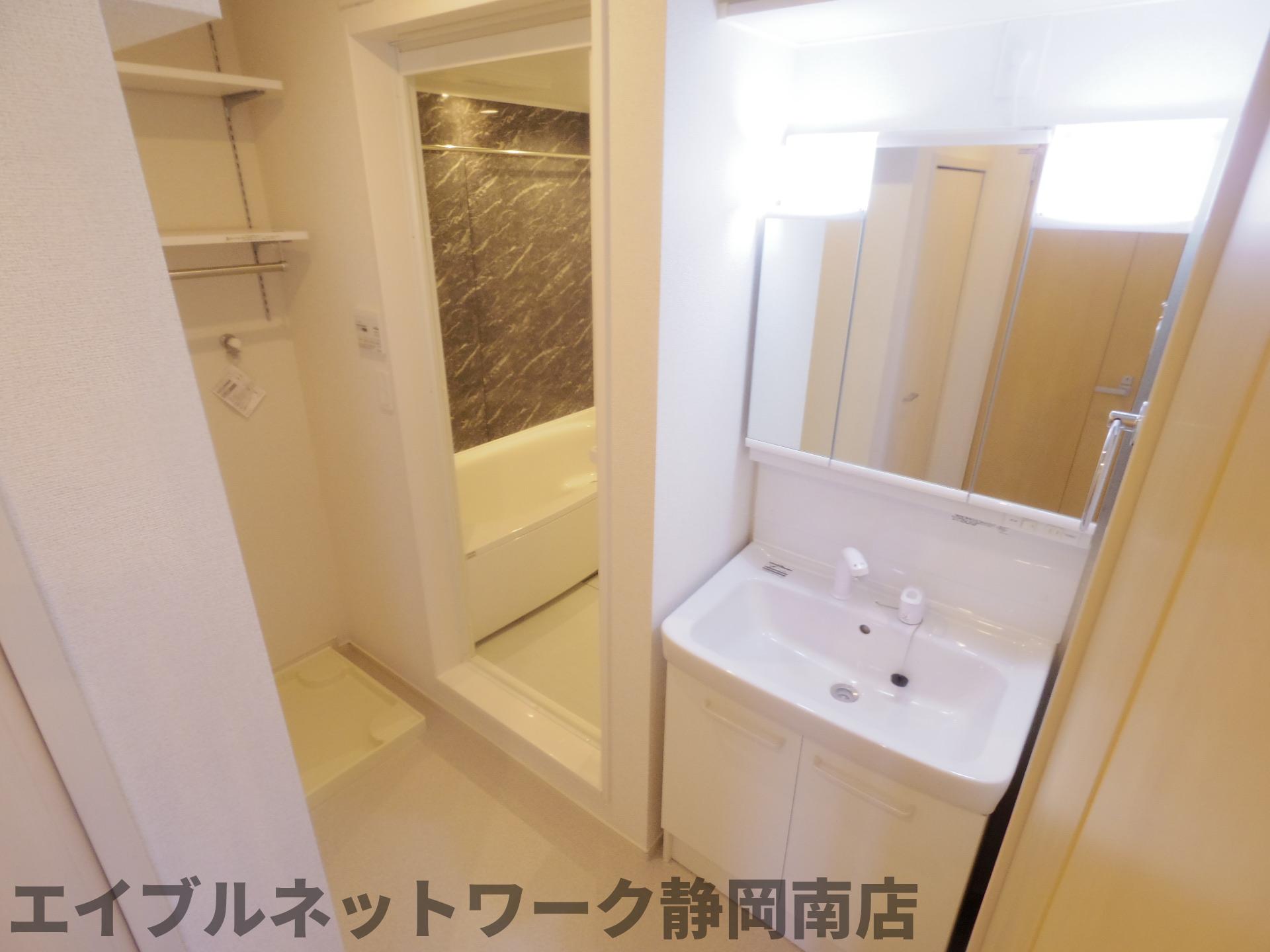 洗面設備　使いやすい洗面所です