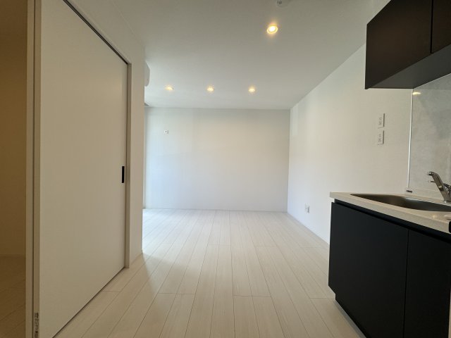 居室・リビング　同マンションの同間取り201号室画像