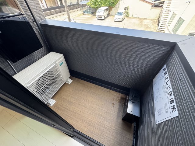 バルコニー　同マンションの同間取り201号室画像