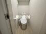 トイレ　シャワー付きトイレです。
