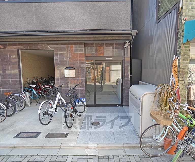その他共有部分　建物入り口です。