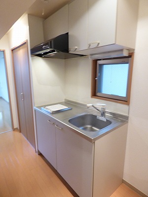 キッチン　※別部屋参考写真