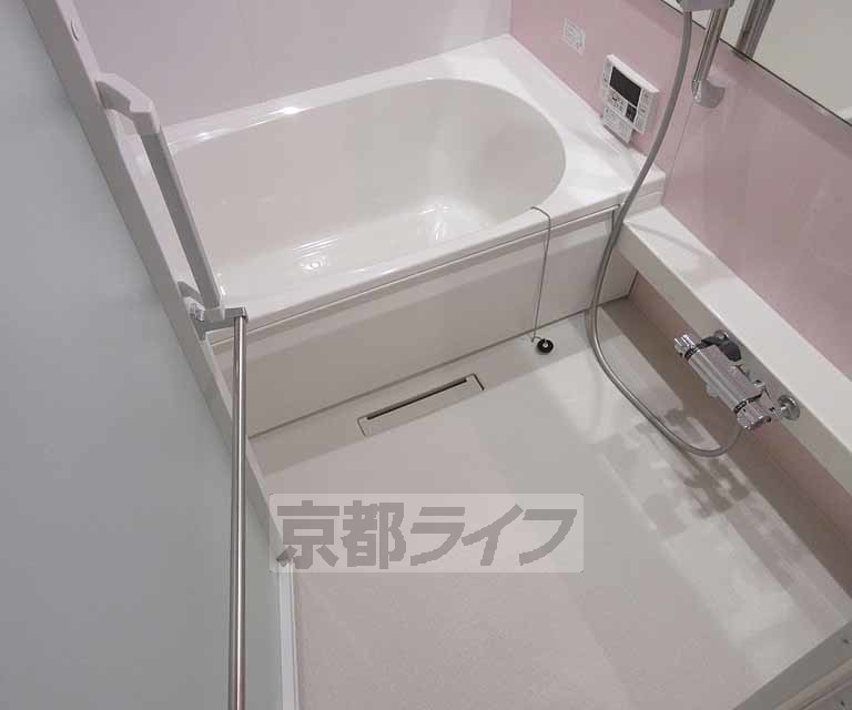 バス・シャワールーム　１坪分の浴室です