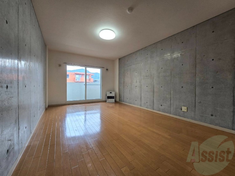 居室・リビング　広くてキレイなお部屋が広がっていて、充実した生活が送れそう。