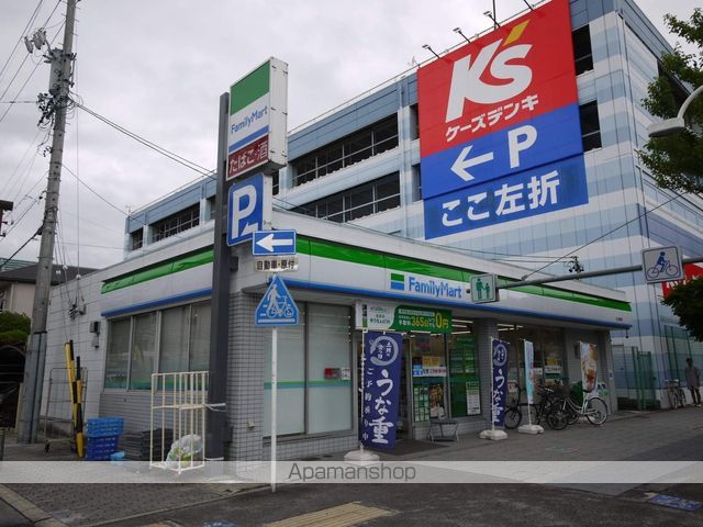 コンビニ　ファミリーマート（コンビニ）まで320m