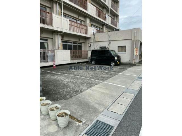 駐車場　駐車場