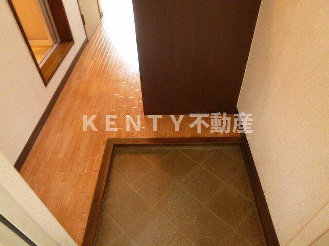 玄関　収納もある玄関です