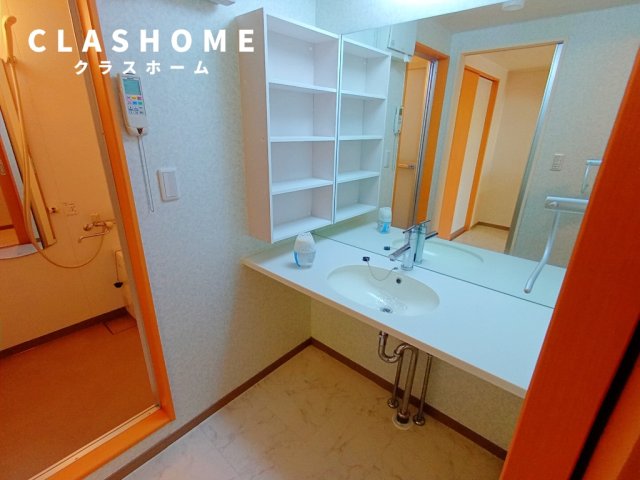 洗面設備　同物件の別部屋になります。