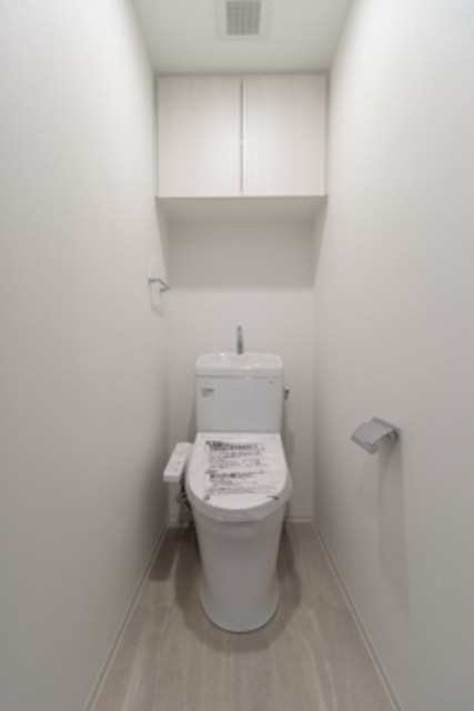トイレ　※写真は同タイプ住戸です。
