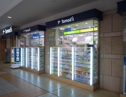 ドラックストア　トモズ恵比寿ガーデンプレイス店（ドラッグストア）まで455m