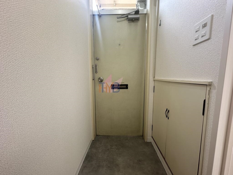 玄関　リフォームした別部屋の写真です。