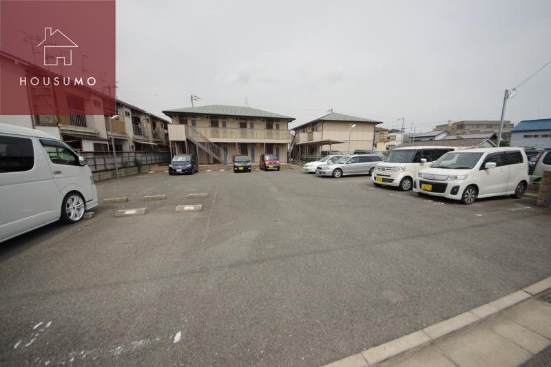 駐車場　駐車場に車を止められます