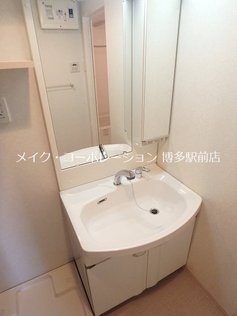 洗面設備　※入居中の為別部屋写真使用現状優先