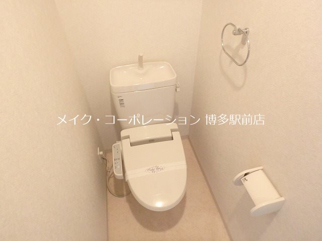 トイレ　※入居中の為別部屋写真使用現状優先