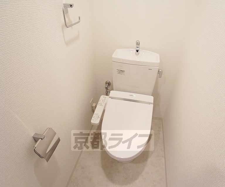 トイレ　ウォシュレット付きです。