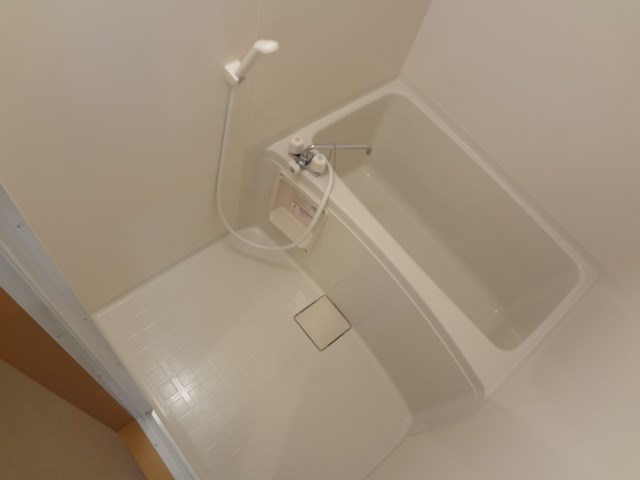 バス・シャワールーム　違うお部屋の写真です。ご参考までに
