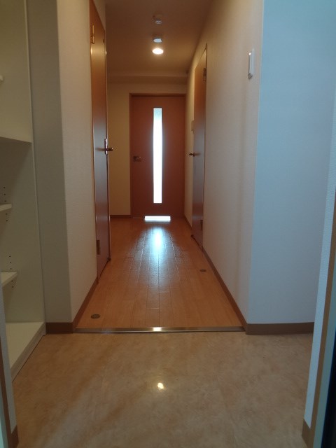 玄関　違うお部屋の写真です。ご参考までに