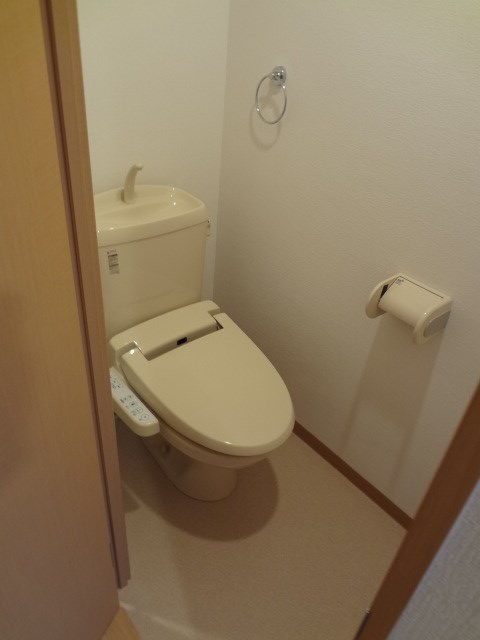 トイレ　違うお部屋の写真です。ご参考までに
