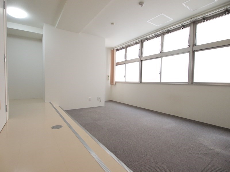 バルコニー　角部屋、ベランダは無しです。