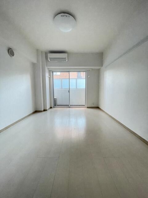 居室・リビング　同物件別部屋写真
