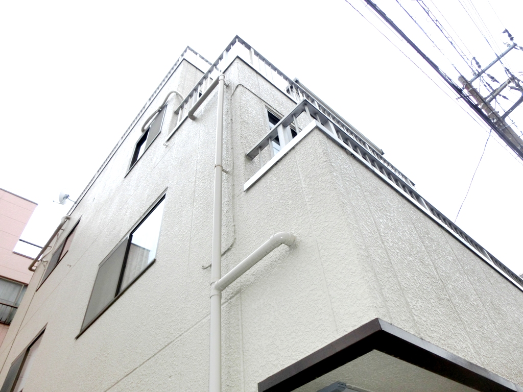 建物外観　閑静な住宅街・最上階・角部屋・三面採光☆