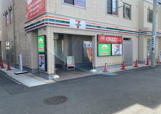 コンビニ　セブンイレブン 横浜京急生麦駅前店（コンビニ）まで757m