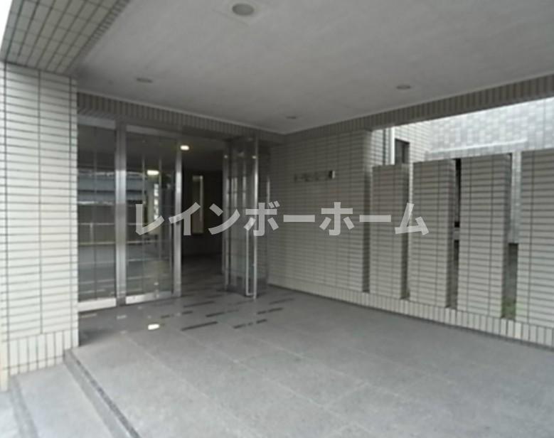 エントランス　落ち着いたエントランスです