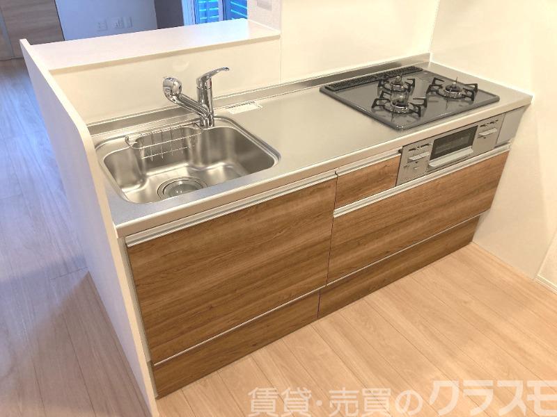 キッチン　効率よくお料理できる３口コンロ付き♪