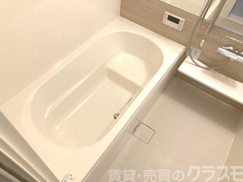 バス・シャワールーム　浴室乾燥機＆追焚機能付き広々バスルーム♪