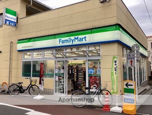 コンビニ　ファミリーマート伊勢彦鮫洲旧東海道店（コンビニ）まで98m