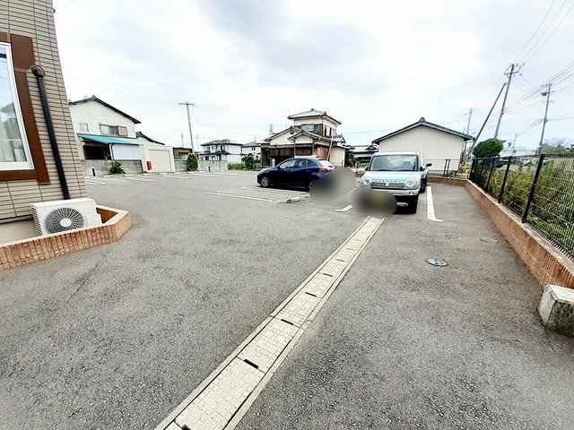 駐車場　駐車場に車を止められます