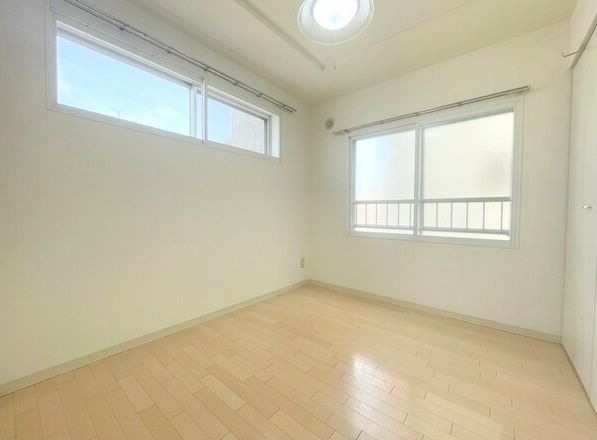 その他部屋・スペース　２面採光の窓が付いた洋室です♪