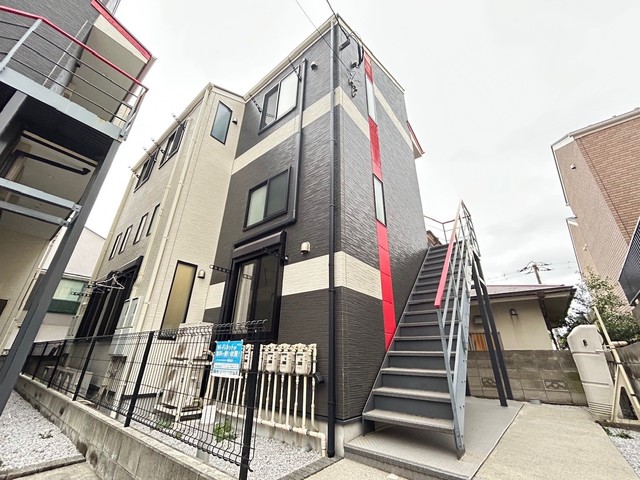 建物外観　周辺は閑静な街並みが広がる住宅街です。