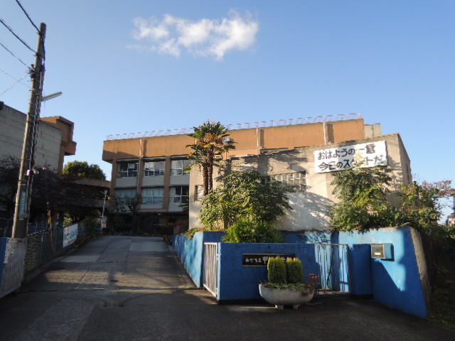 中学校　甲武中学校：学区はご確認下さい（中学校）まで650m