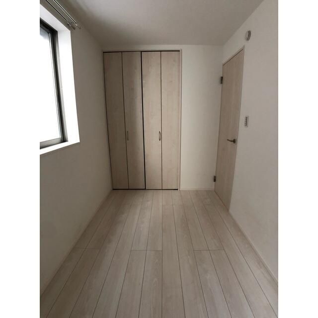 その他部屋・スペース　開放的な寝室です