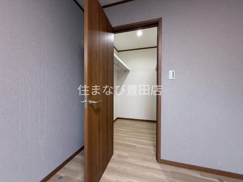 収納　６．１帖南西側洋室