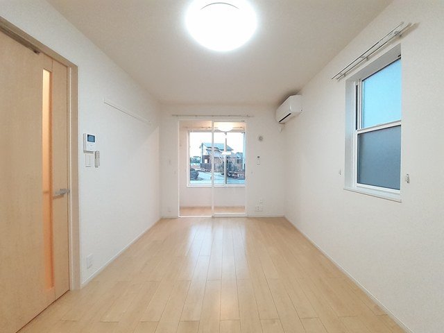 居室・リビング　こちらの居間で趣味の時間をお楽しみください