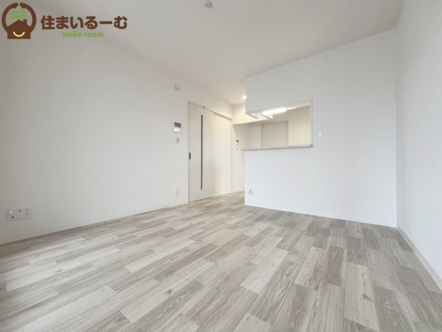 ドゥー・ルミエール新森の居間写真