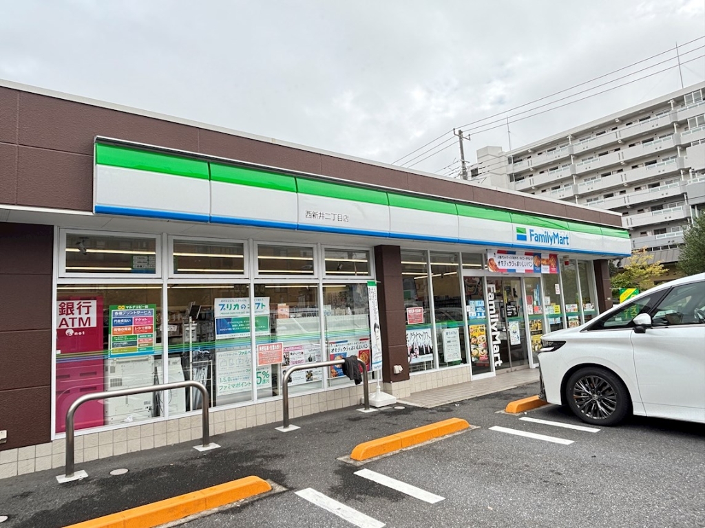 コンビニ　ファミリーマート 西新井二丁目店（コンビニ）まで397m