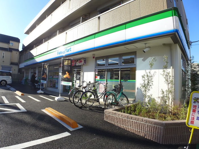 コンビニ　ファミリーマート（コンビニ）まで205m