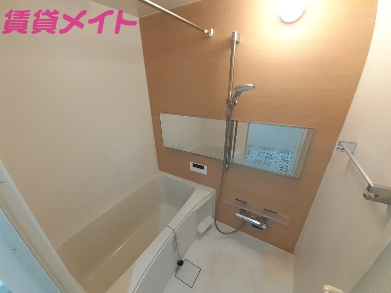 バス・シャワールーム　別部屋反転画像参考