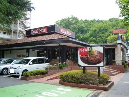 飲食店　ロイヤルホスト馬事公苑店（飲食店）まで622m
