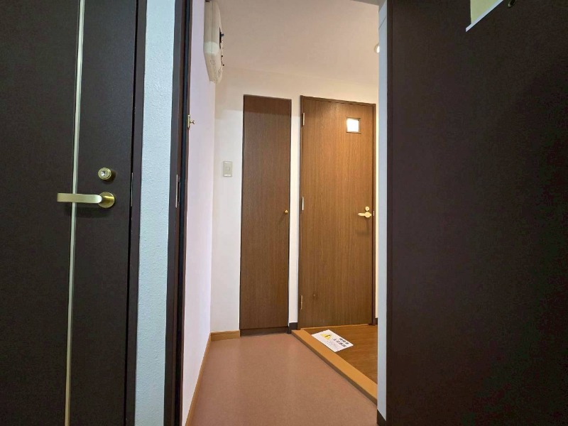玄関　玄関の様子です。明るい印象ですね。気分もあがりそう。
