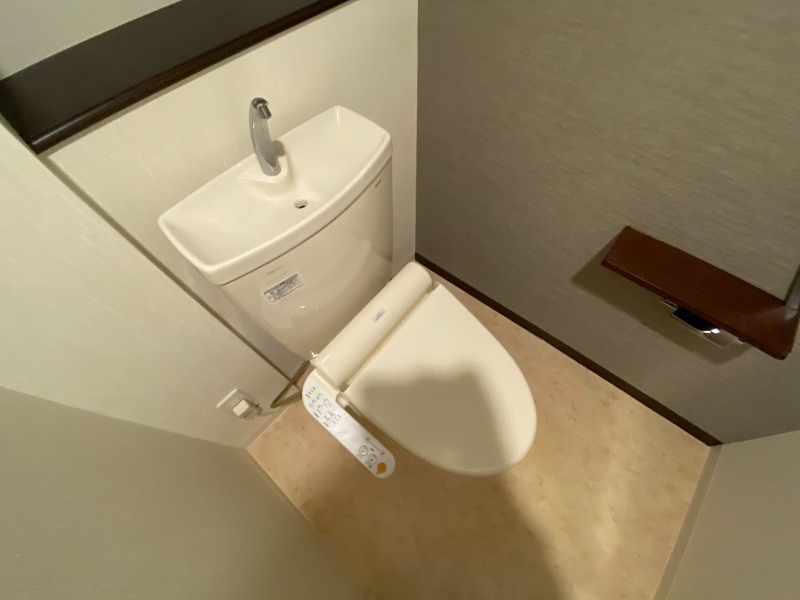 トイレ　ウォシュレット機能がついたトイレ。安心して使用できますね。