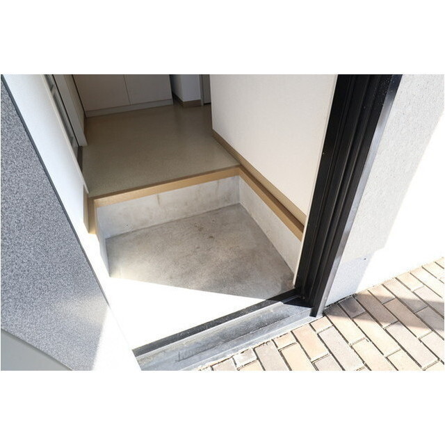 玄関　※別部屋の参考画像になります。