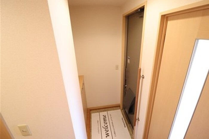 クレシェンテ Cの玄関写真