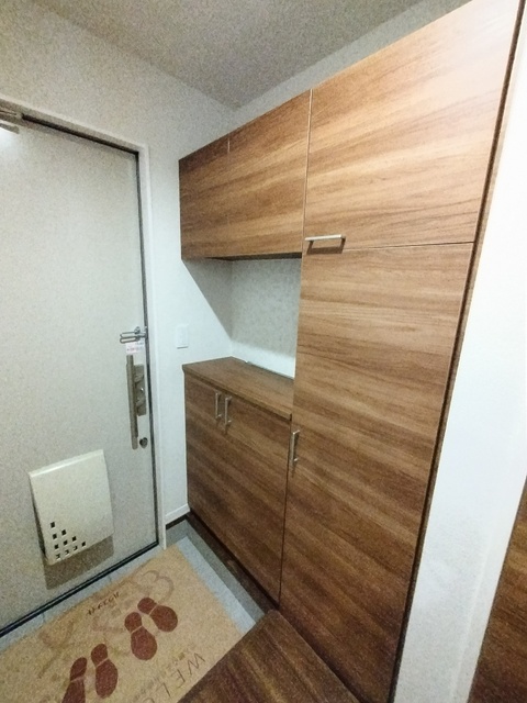 玄関　◆たっぷり収納できる下駄箱◆